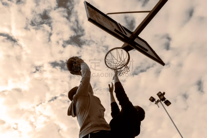 [图]法甲-K77双响马尤卢传射 巴黎5-0雷恩距榜首1分